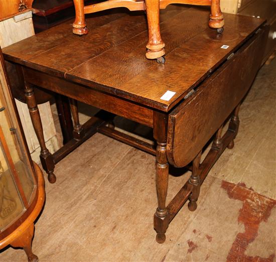Oak drop leaf table
